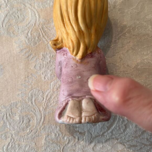 Vintage HomeCo #5211 porcelain praying girl 2 small marks see last 2 photos GVC - Picture 7 of 7